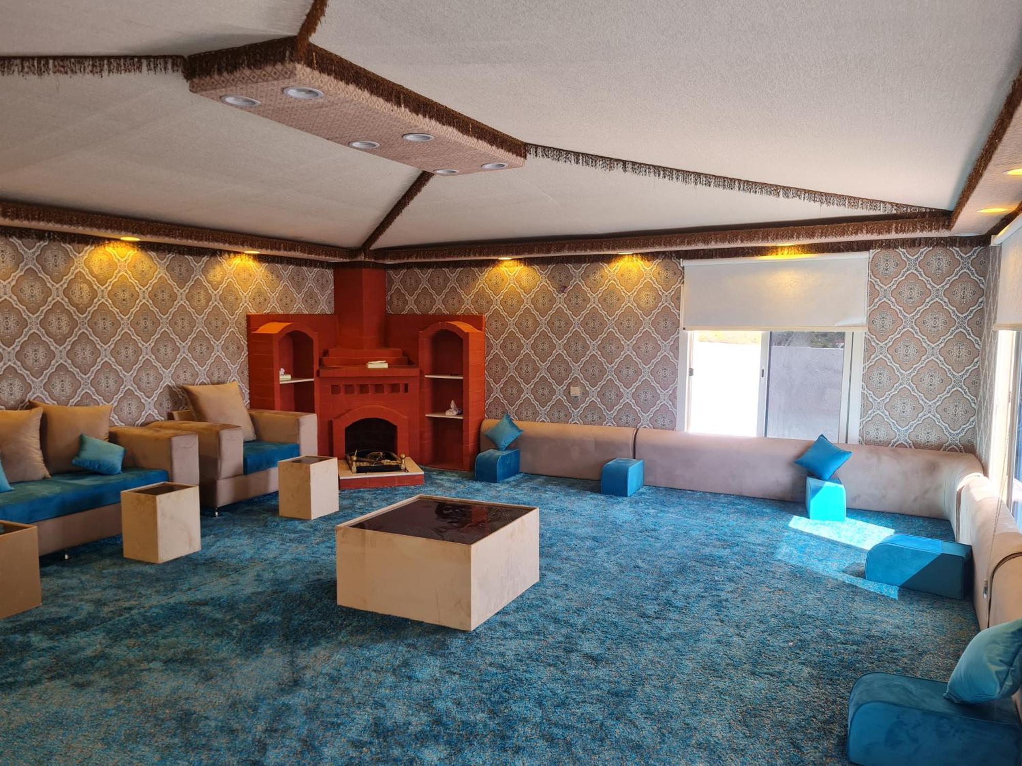 Holiday home القمة بحوش خاص *